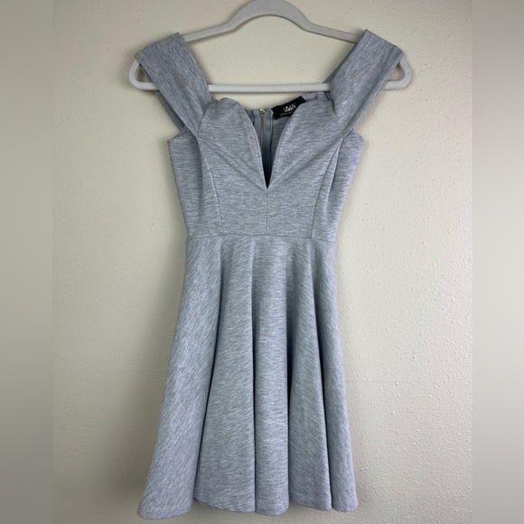Lulu's Gray Plunge Mini Skater Dress Size Small (D1-13) - Picture 2 of 6